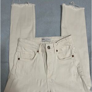 ZARA STRAIGHT WHITE JEANS